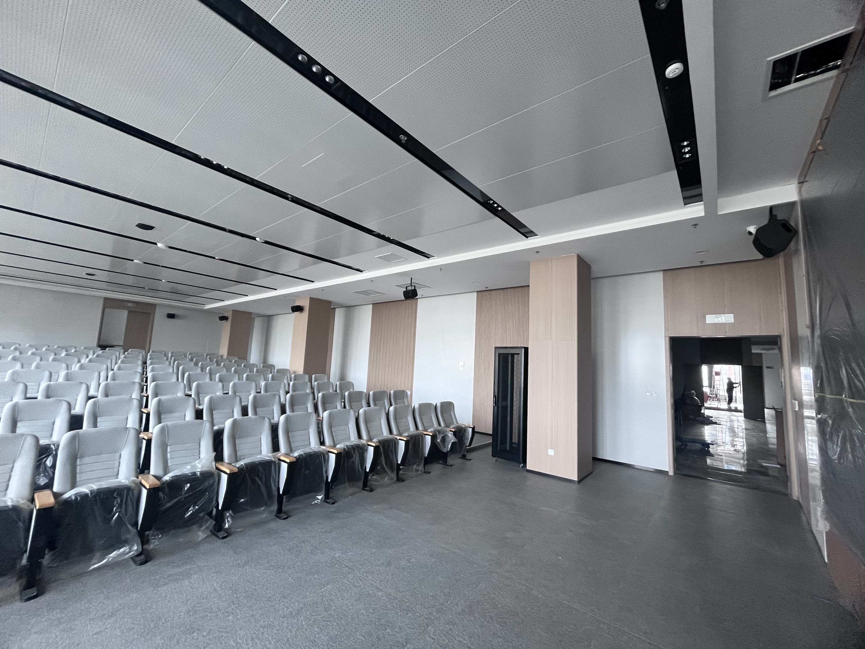 ede9cb3f-9854-429f-be1b-8c91338388c9